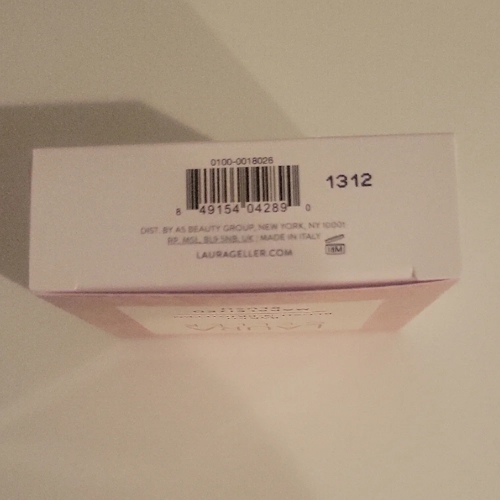 Laura Geller Baked Blush-N-Brighten Marbleized Blush - Soft Pink - Picture 2 of 6